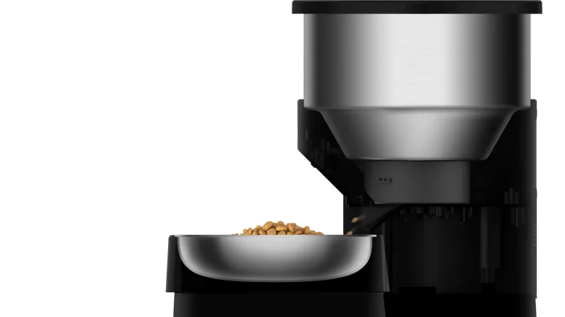 PETKIT Fresh Element Solo feeder angled view with bowl and dispenser