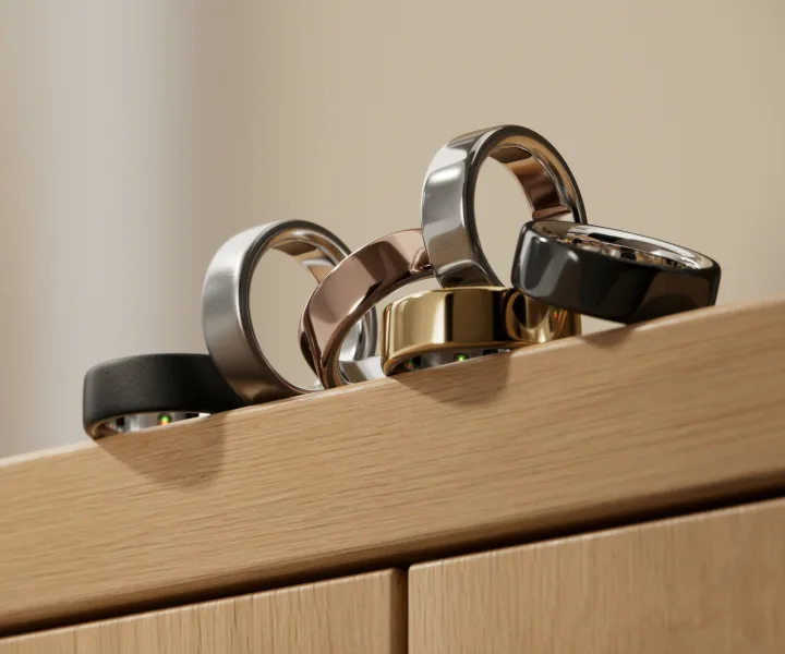 Oura Ring 4 shown in multiple finish options side by side