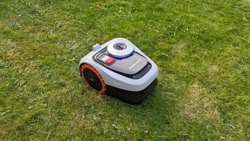 Segway Navimow i105N front sensors and bumper design