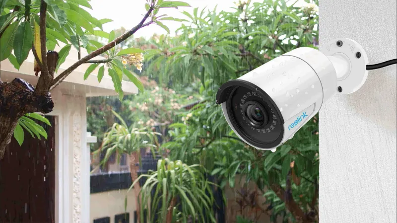 Reolink RLK8-520D4 PoE outdoor camera mounted on exterior wall