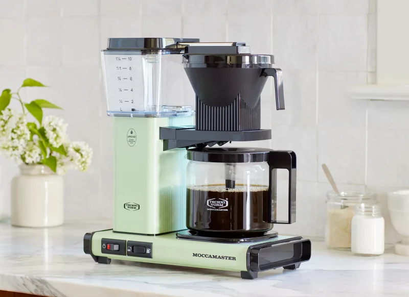 Technivorm Moccamaster KBGV Select showing simple switch controls and glass carafe