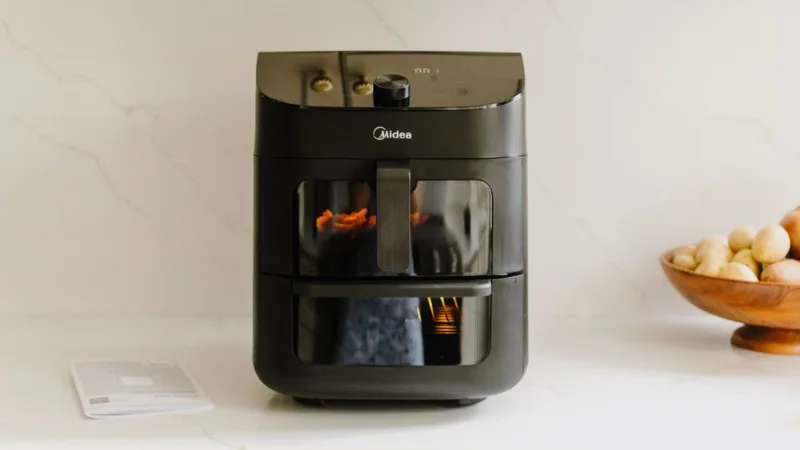 Midea 11-quart dual-zone air fryer oven showing tall body design
